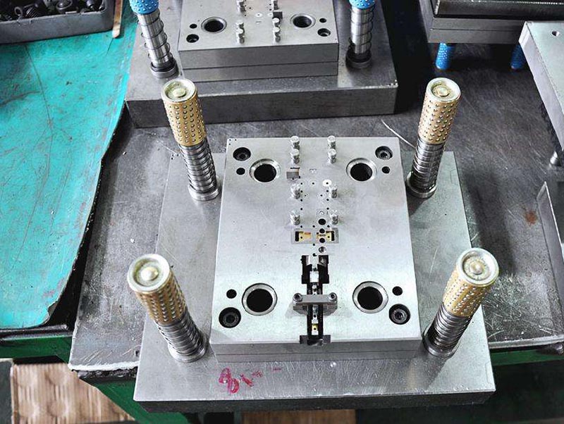 清河模具制造-01